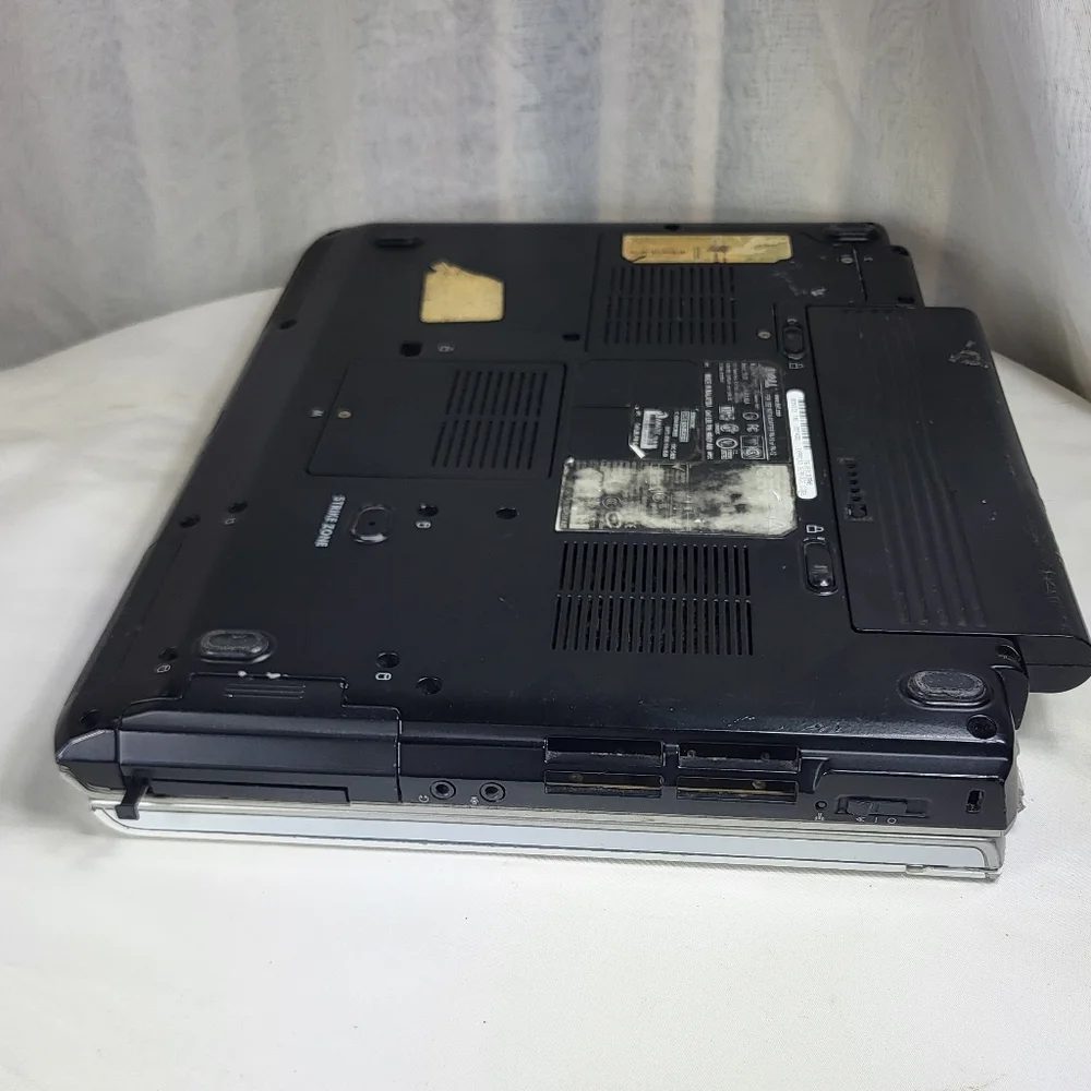 Parts Only or Repair Dell Inspiron 1521 Laptop Gloss White
